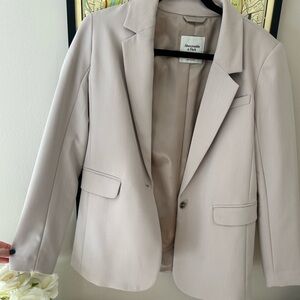 NEVER WORN. Abercrombie & Fitch Light Beige Blazer